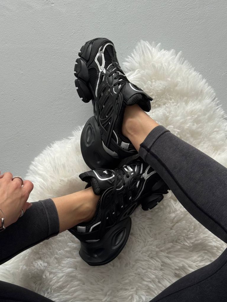 Кросівки чорні Adidas Vento XLG Deluxe Black