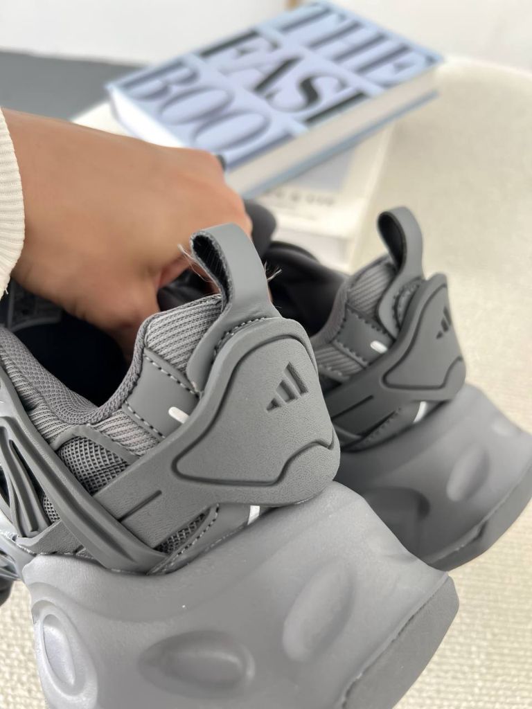 Кросівки сірі Adidas Vento XLG Deluxe Grey