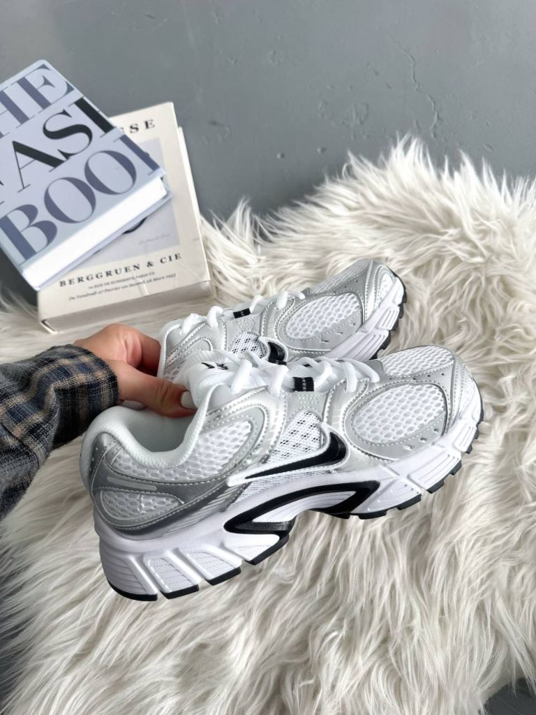 Nike Zoom Vomero 5 RNR White Silver Black