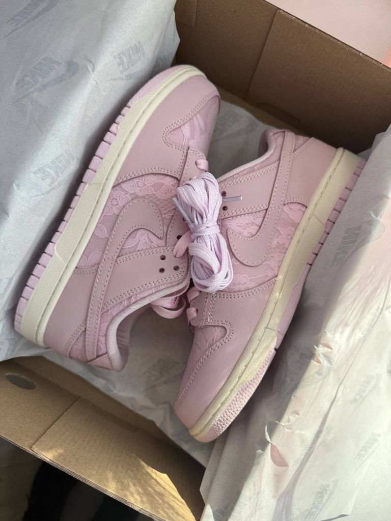 Кросівки Nike Dunk Low WMNS LACE REGAL PINK
