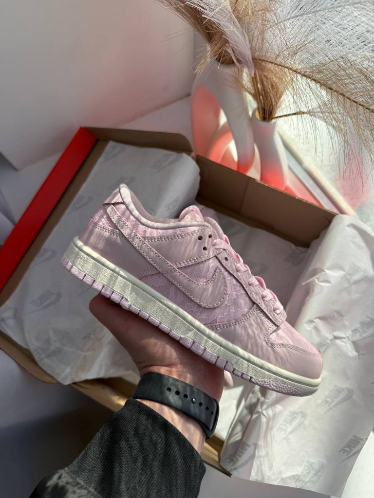 Кросівки Nike Dunk Low WMNS LACE REGAL PINK