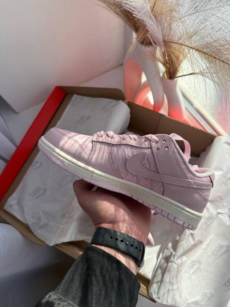 Кросівки Nike Dunk Low WMNS LACE REGAL PINK