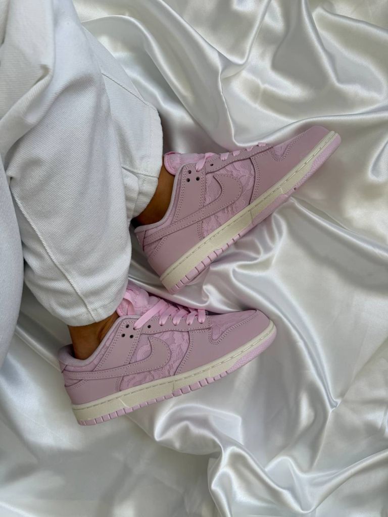 Кросівки Nike Dunk Low WMNS LACE REGAL PINK
