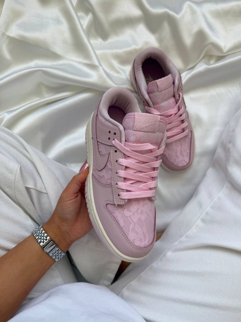 Кросівки Nike Dunk Low WMNS LACE REGAL PINK