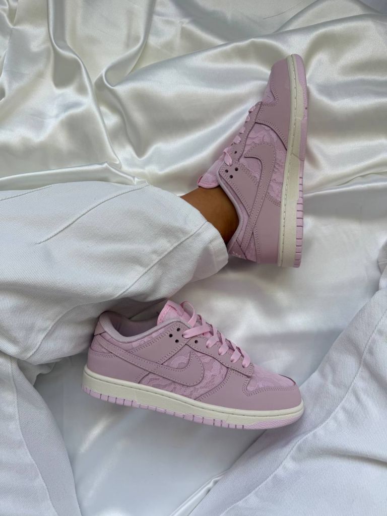 Кросівки Nike Dunk Low WMNS LACE REGAL PINK