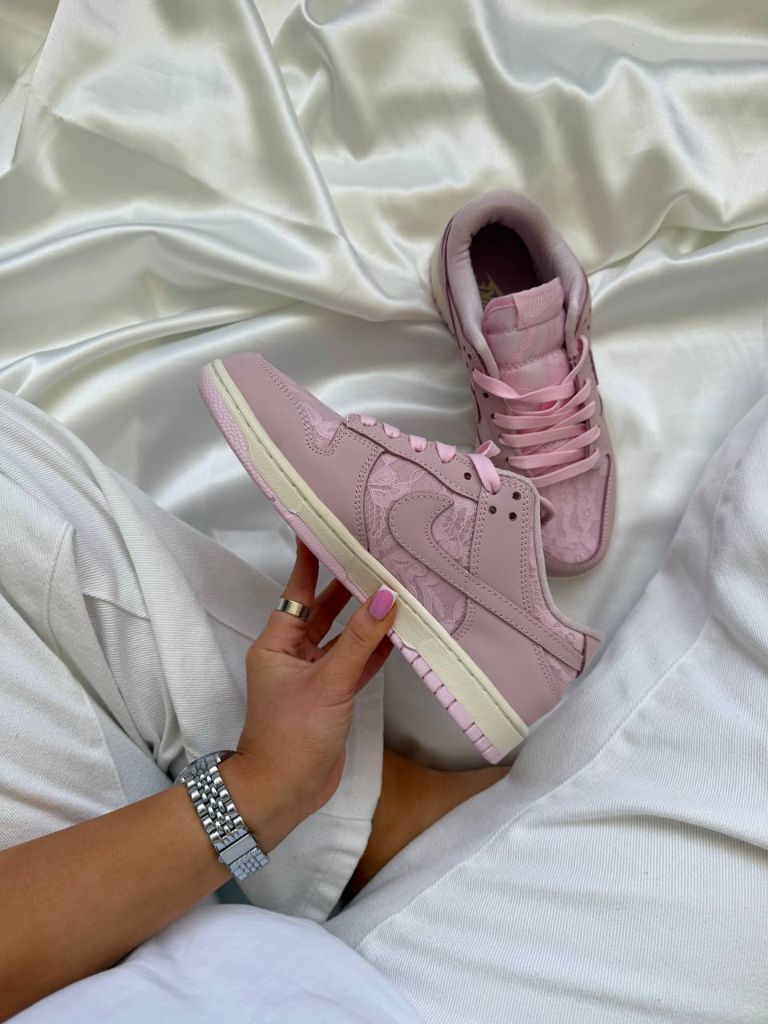 Кросівки Nike Dunk Low WMNS LACE REGAL PINK