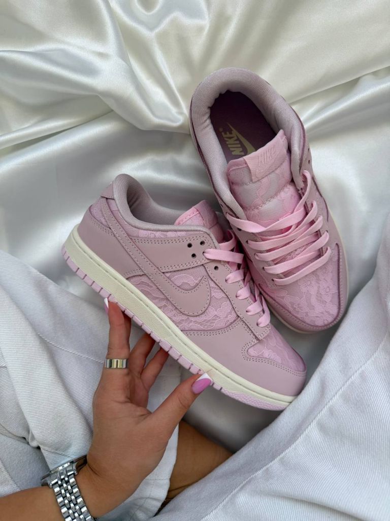 Кросівки Nike Dunk Low WMNS LACE REGAL PINK