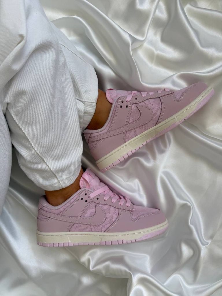 Кросівки Nike Dunk Low WMNS LACE REGAL PINK
