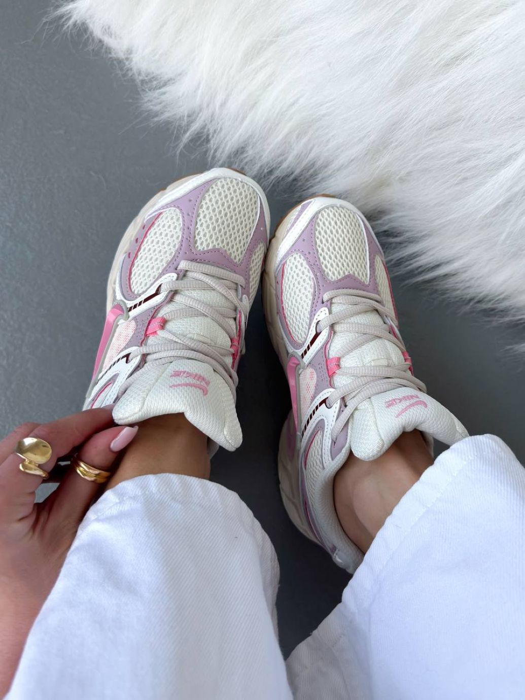Кросівки біло-лілові Nike V5 RNR Beige Pink