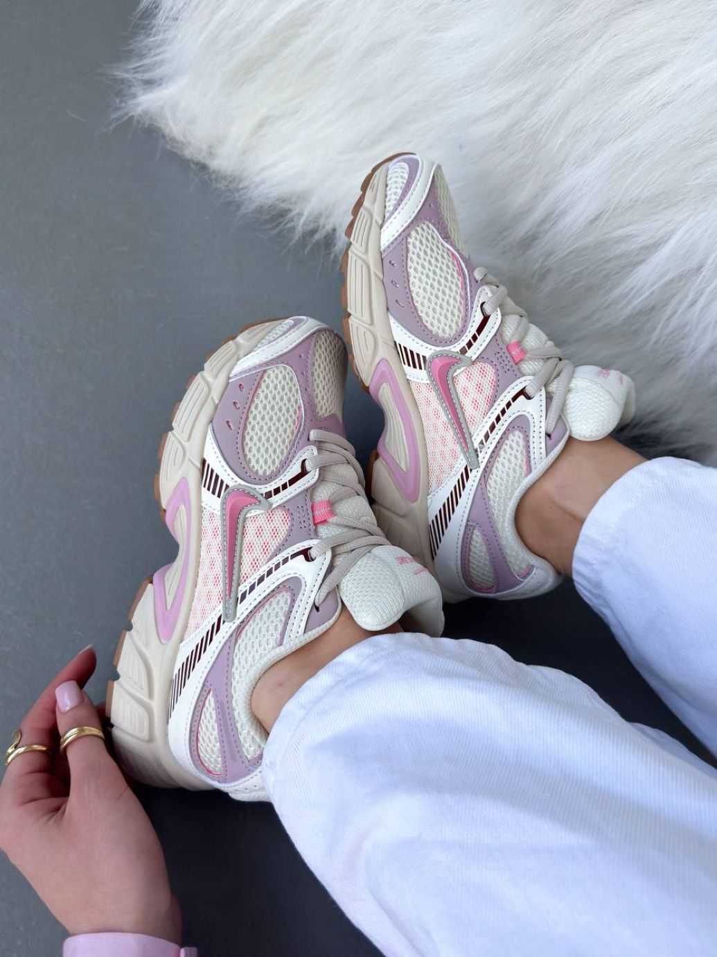 Кросівки біло-лілові Nike V5 RNR Beige Pink