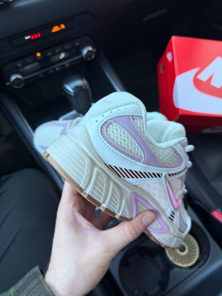 Кросівки біло-лілові Nike V5 RNR Beige Pink