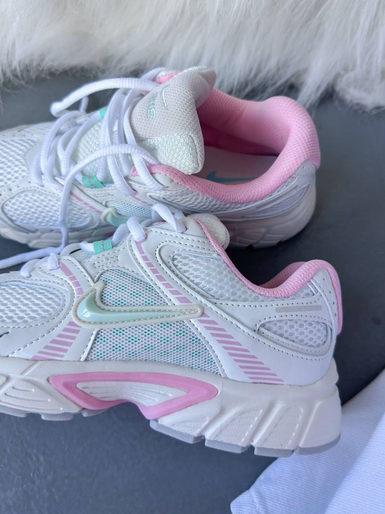 Кросівки Nike V2K Runtekk White Pink