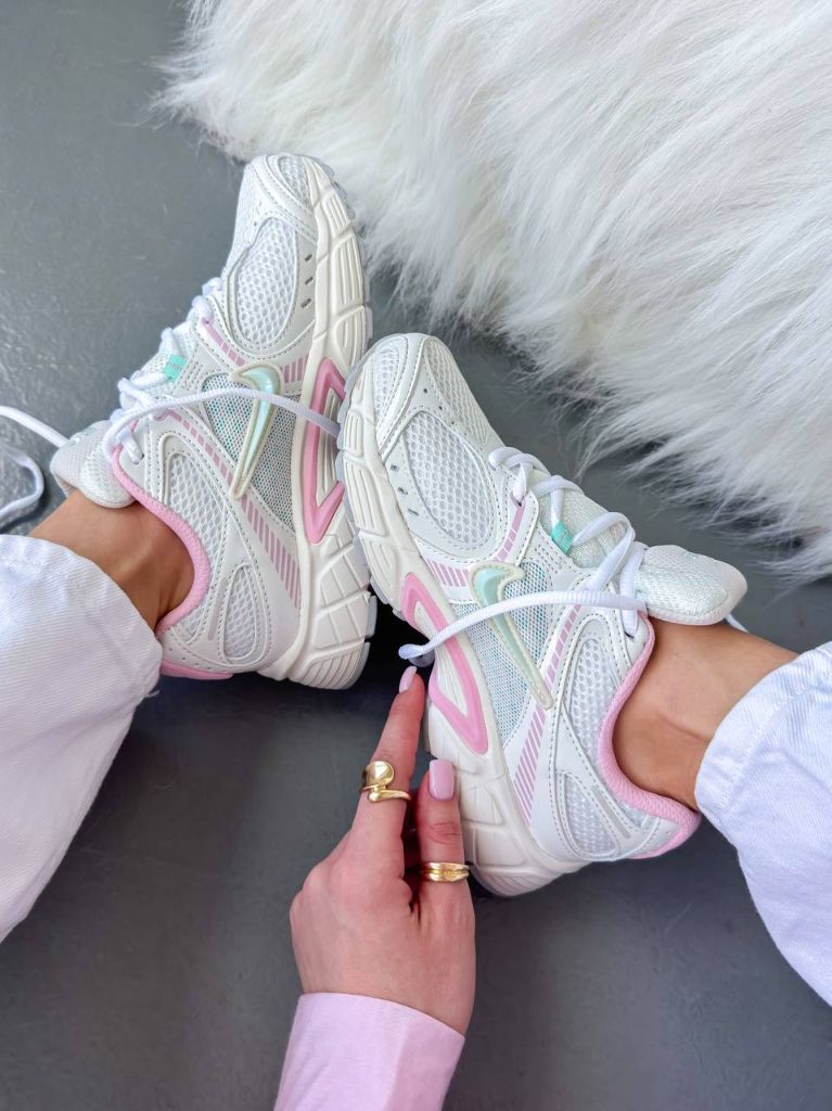 Кросівки Nike V2K Runtekk White Pink