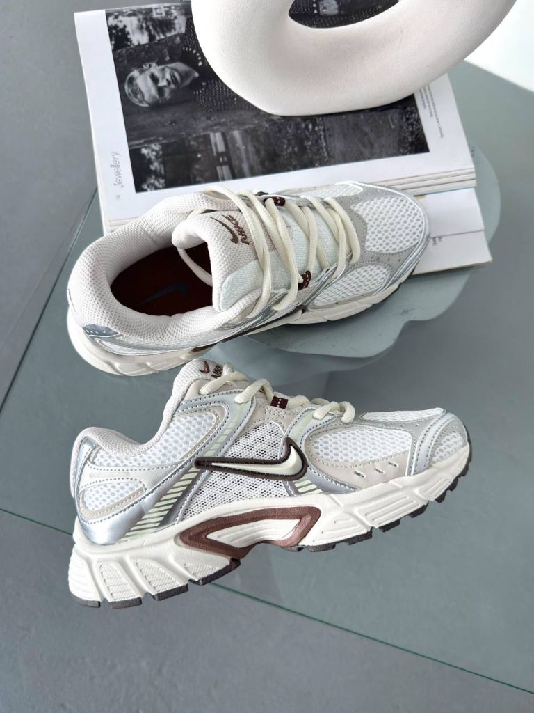 Кросівки Nike V5 RNR Sail Fauna Brown