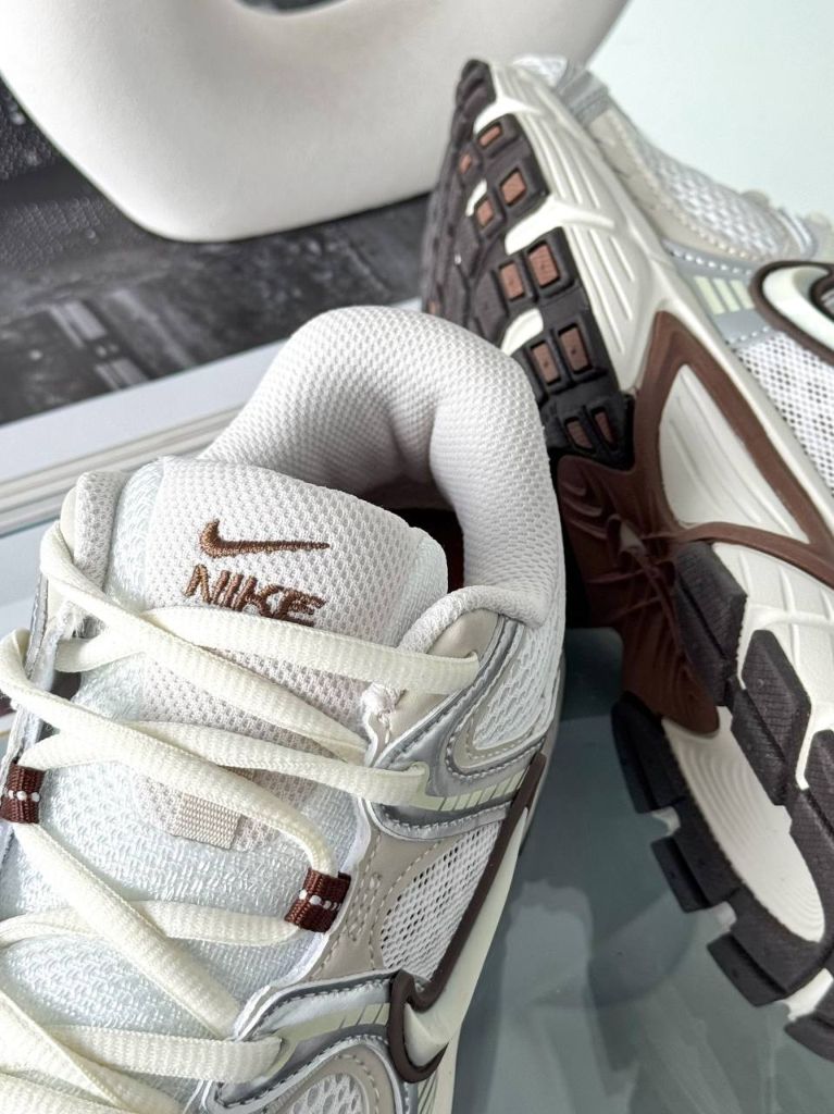 Кросівки Nike V5 RNR Sail Fauna Brown