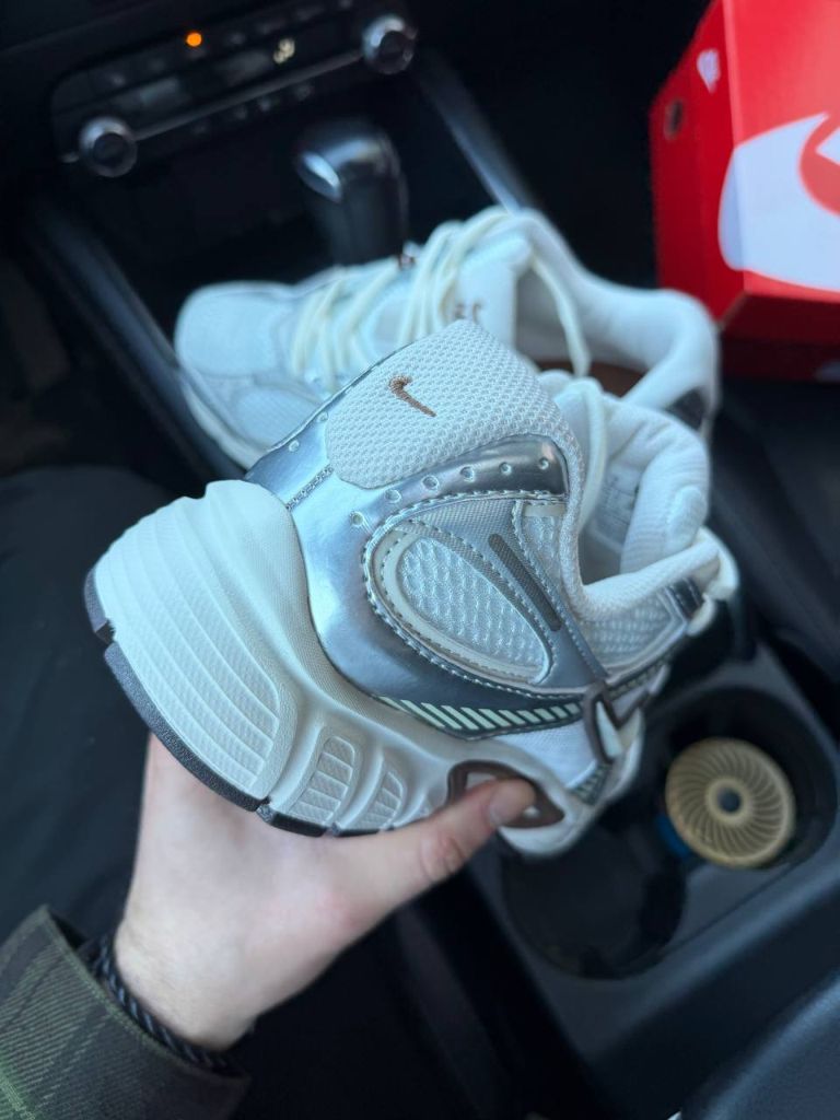 Кросівки Nike V5 RNR Sail Fauna Brown