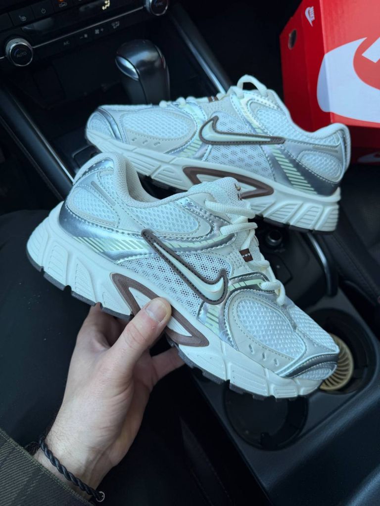 Кросівки Nike V5 RNR Sail Fauna Brown