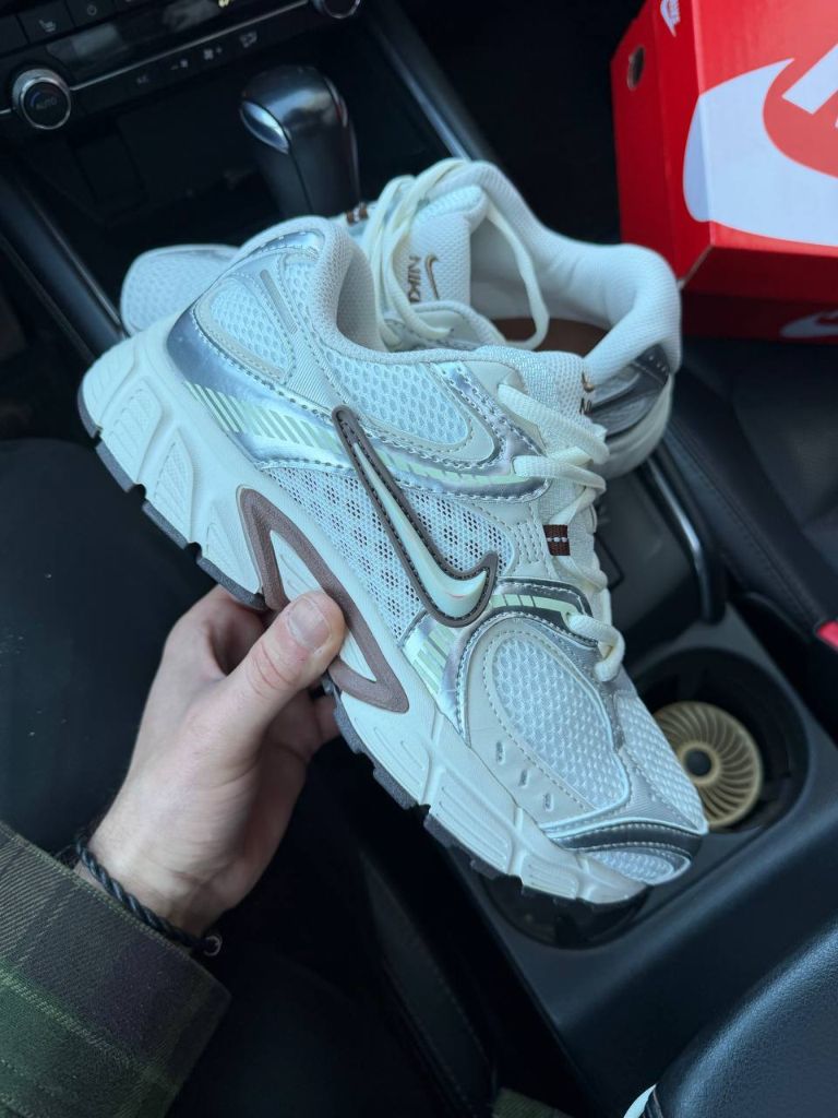 Кросівки Nike V5 RNR Sail Fauna Brown