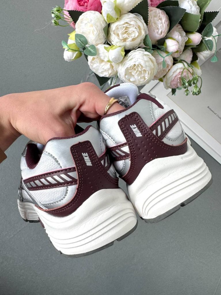 Кросівки Nike Initiator Metallic Bordo