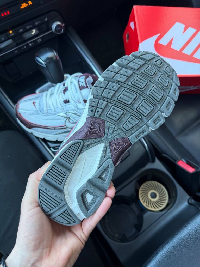 Кросівки Nike Initiator Metallic Bordo