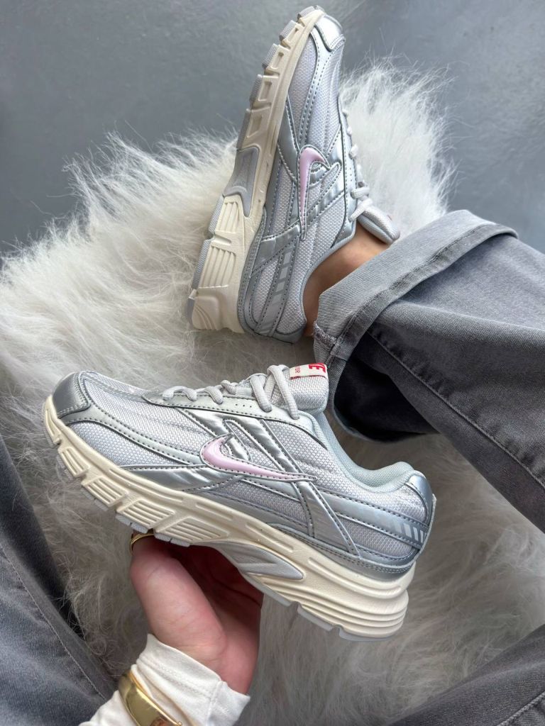 Кросівки сріблясті Nike Initiator Silver