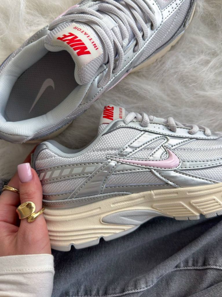 Кросівки сріблясті Nike Initiator Silver