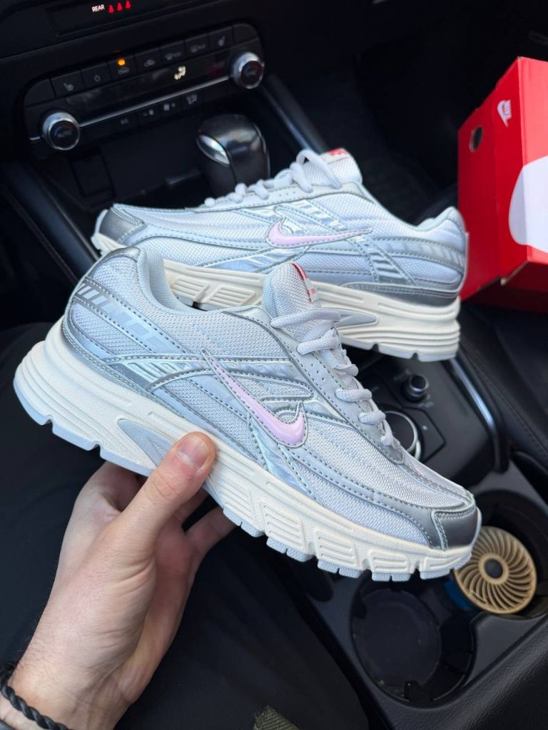 Кросівки сріблясті Nike Initiator Silver