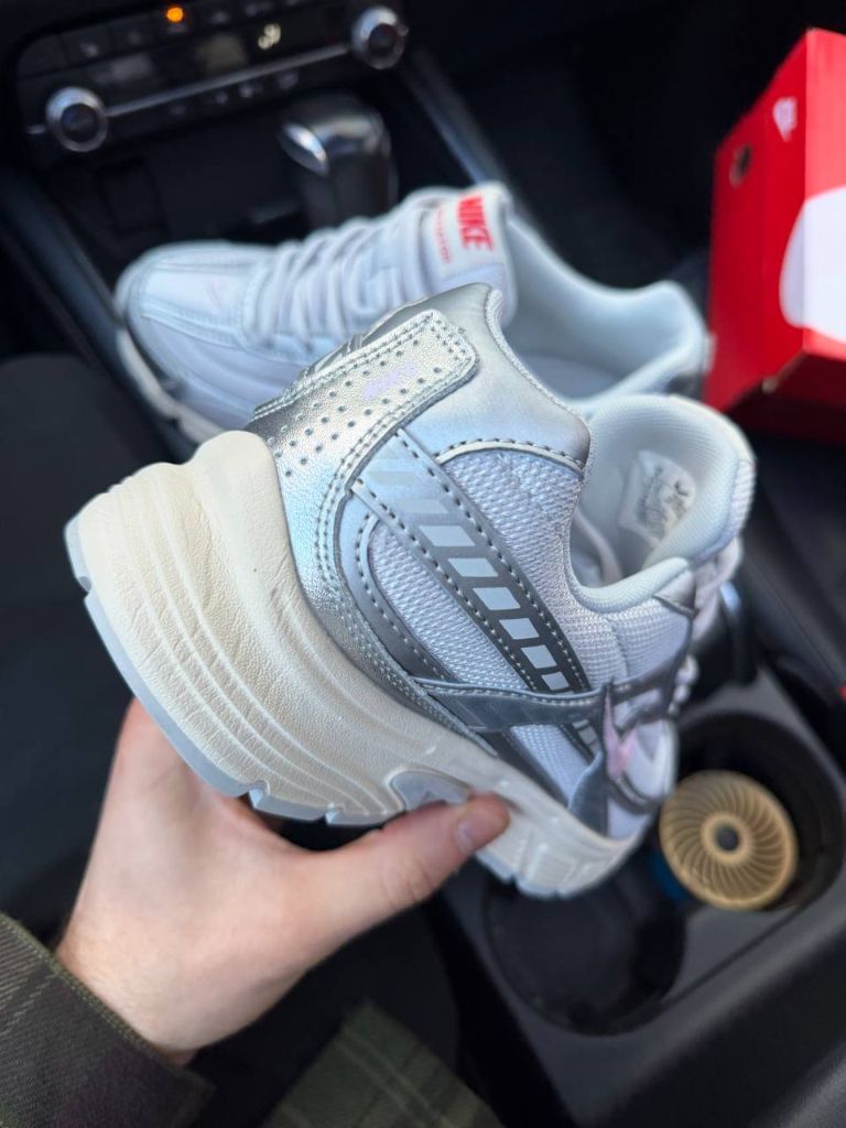 Кросівки сріблясті Nike Initiator Silver