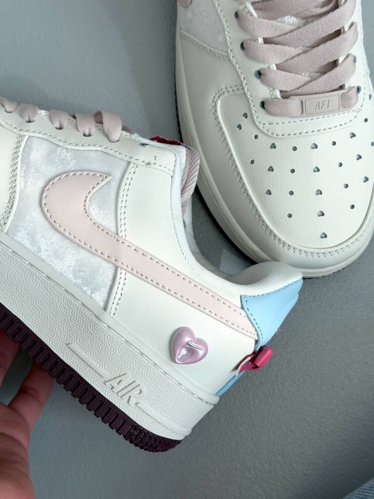 Кросівки Nike Dunk Low Valentine`s Day