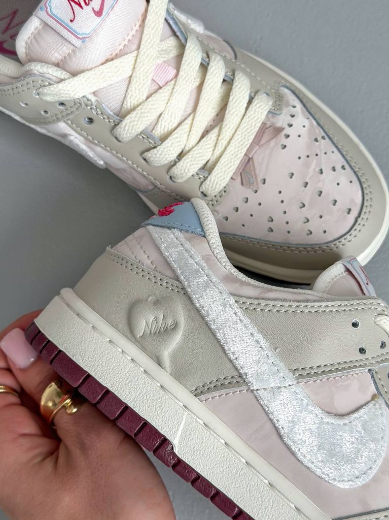 Кросівки Nike Dunk Low Wmns Valentine`s Day