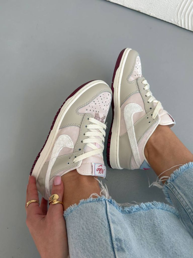 Кросівки Nike Dunk Low Wmns Valentine`s Day