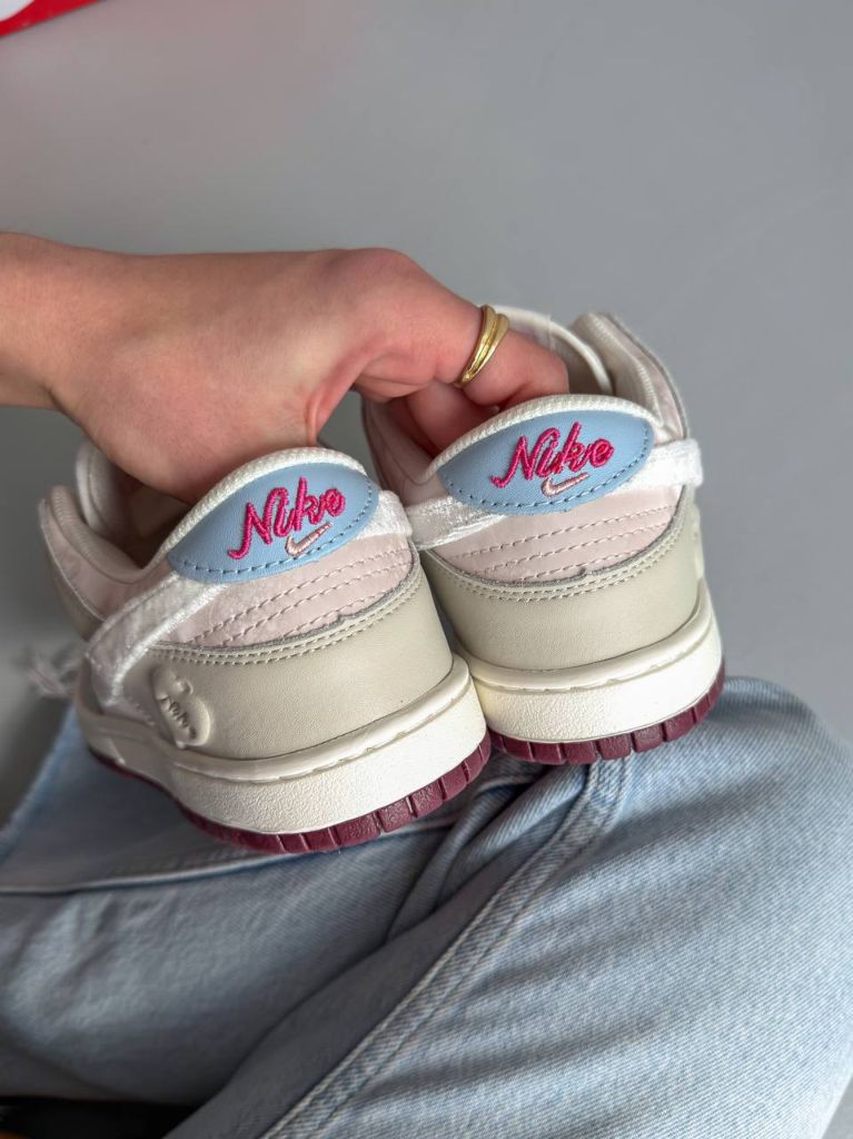 Кросівки Nike Dunk Low Wmns Valentine`s Day