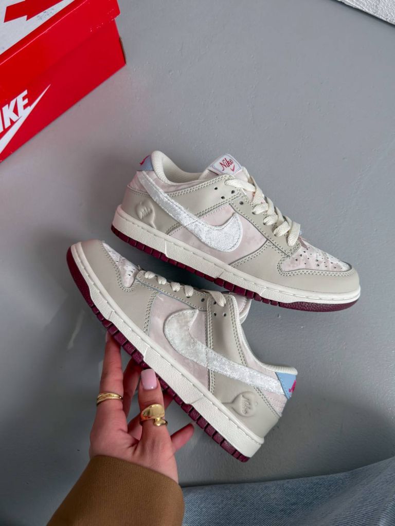 Кросівки Nike Dunk Low Wmns Valentine`s Day