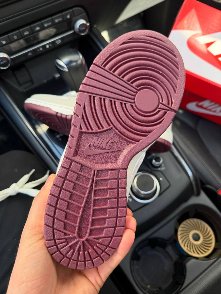 Кросівки Nike Dunk Low Wmns Valentine`s Day