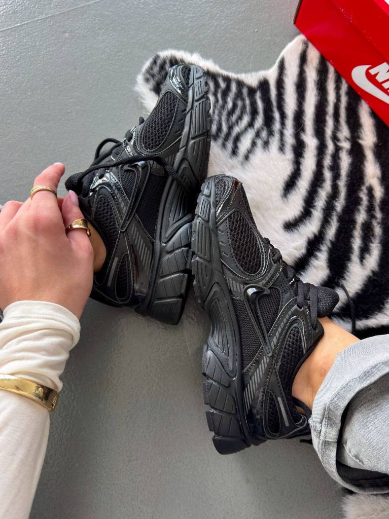 Кросівки чорні Nike V5 RNR Full Black