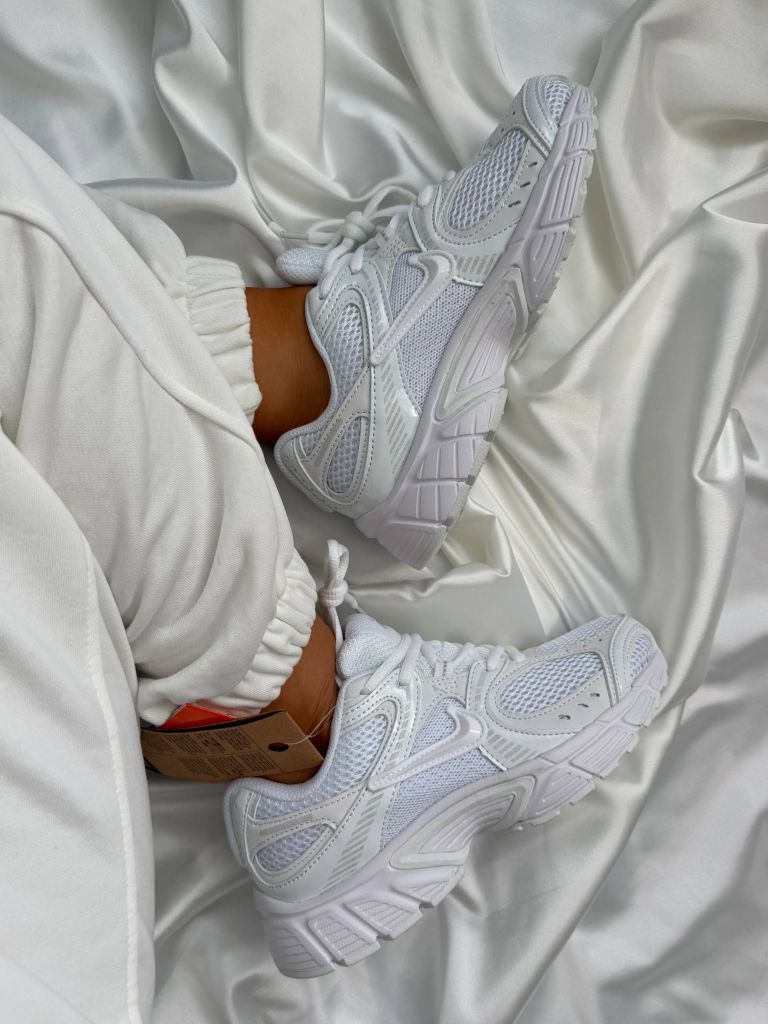 Кросівки білі Nike V5 RNR White