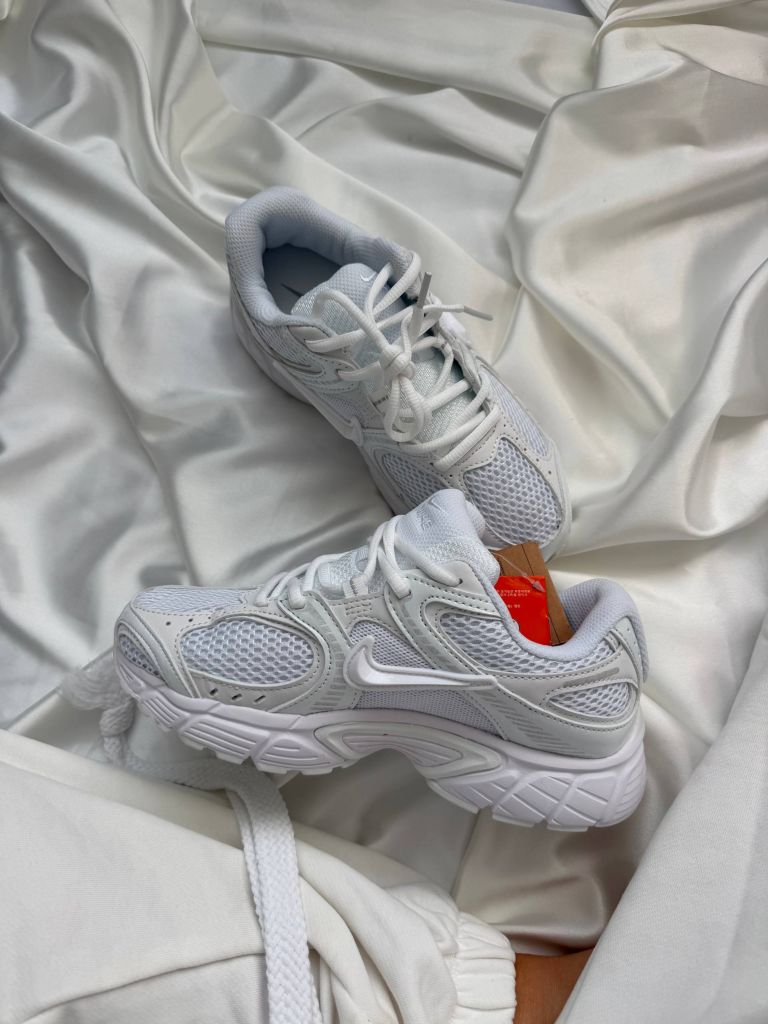 Кросівки білі Nike V5 RNR White