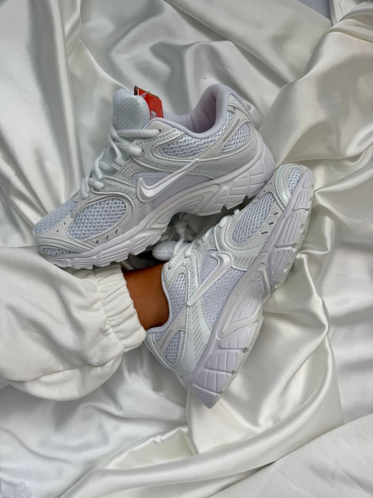 Кросівки білі Nike V5 RNR White