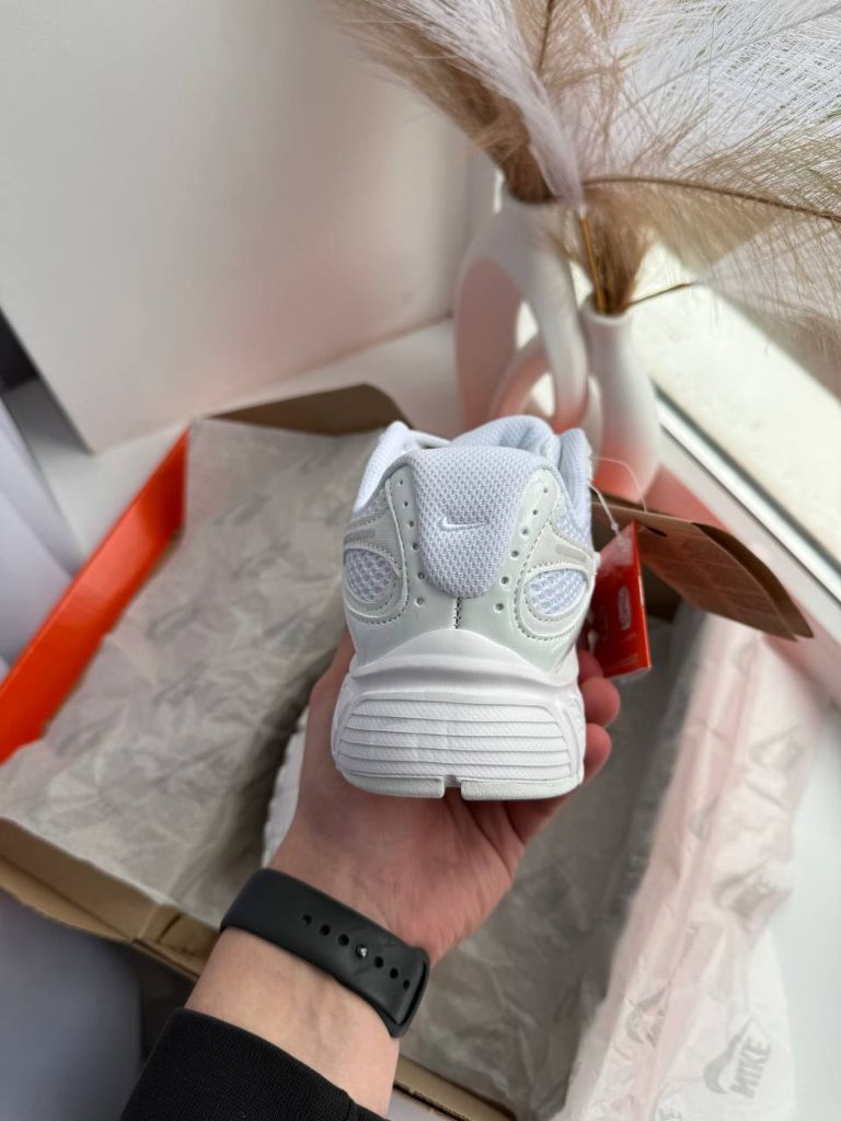 Кросівки білі Nike V5 RNR White
