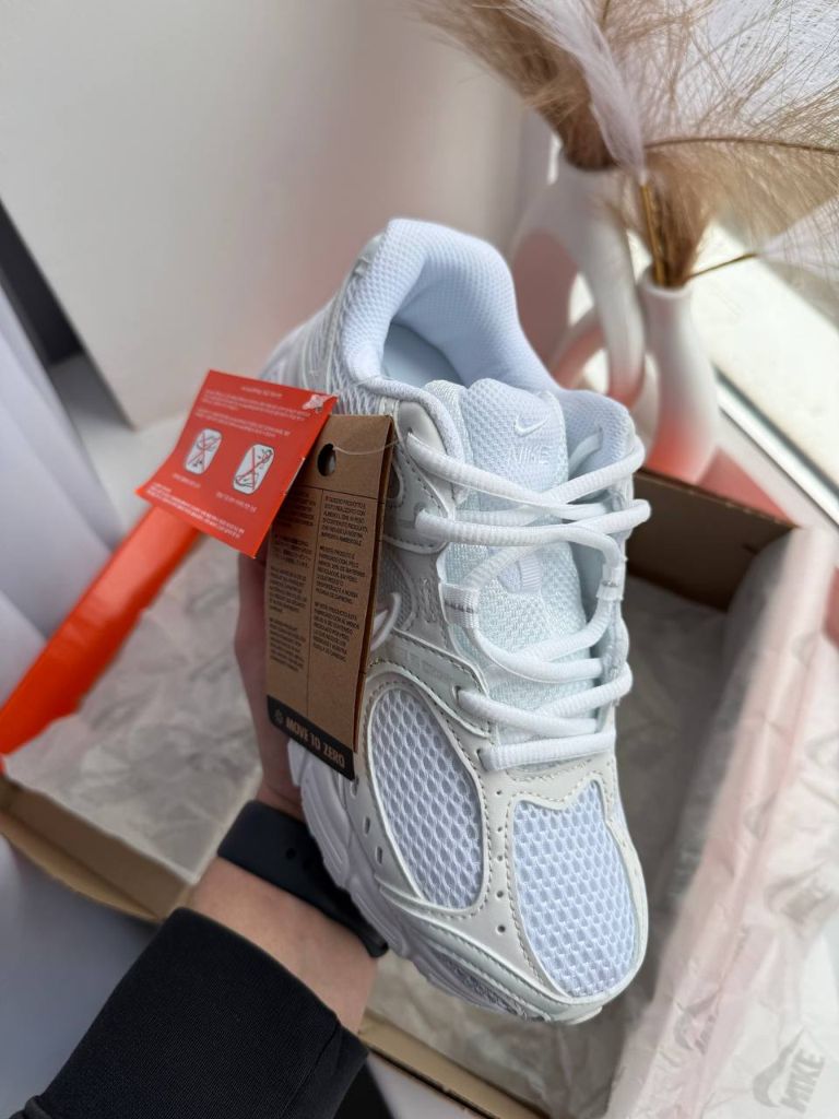 Кросівки білі Nike V5 RNR White