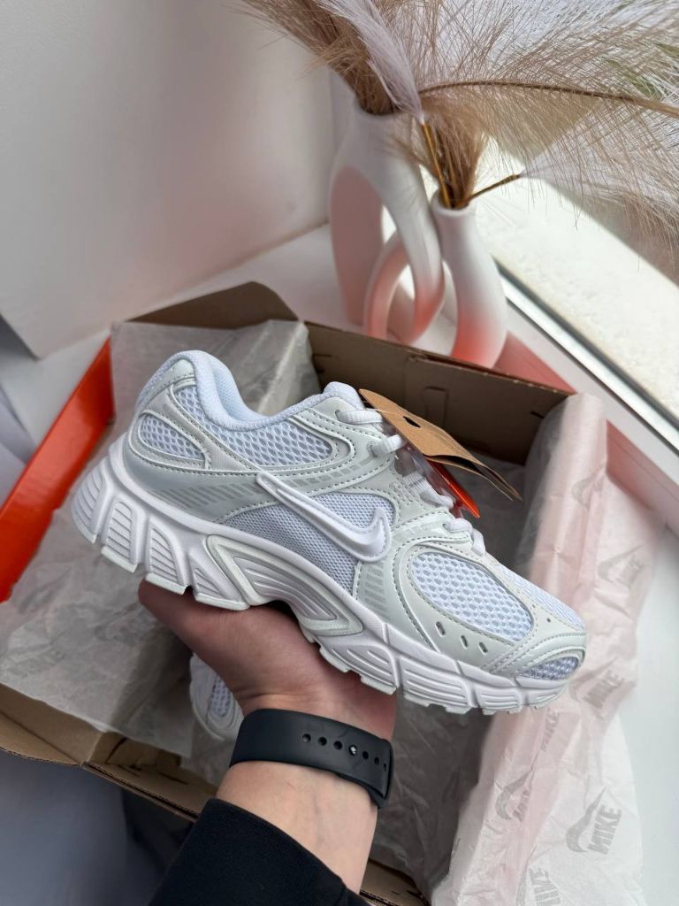 Кросівки білі Nike V5 RNR White