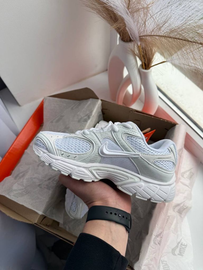 Кросівки білі Nike V5 RNR White