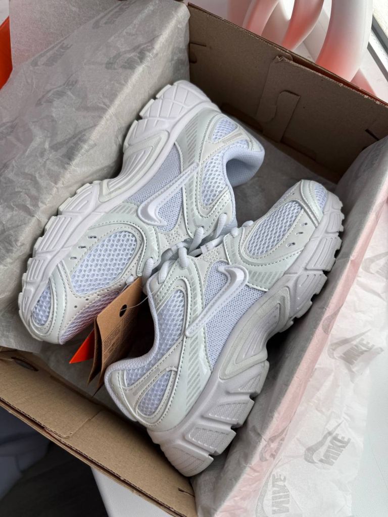 Кросівки білі Nike V5 RNR White