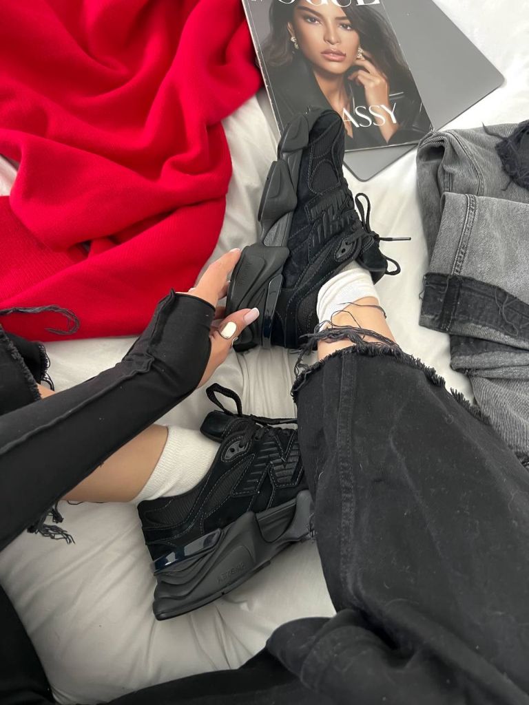 Кросівки чорні замшеві New Balance 9060 Full Black