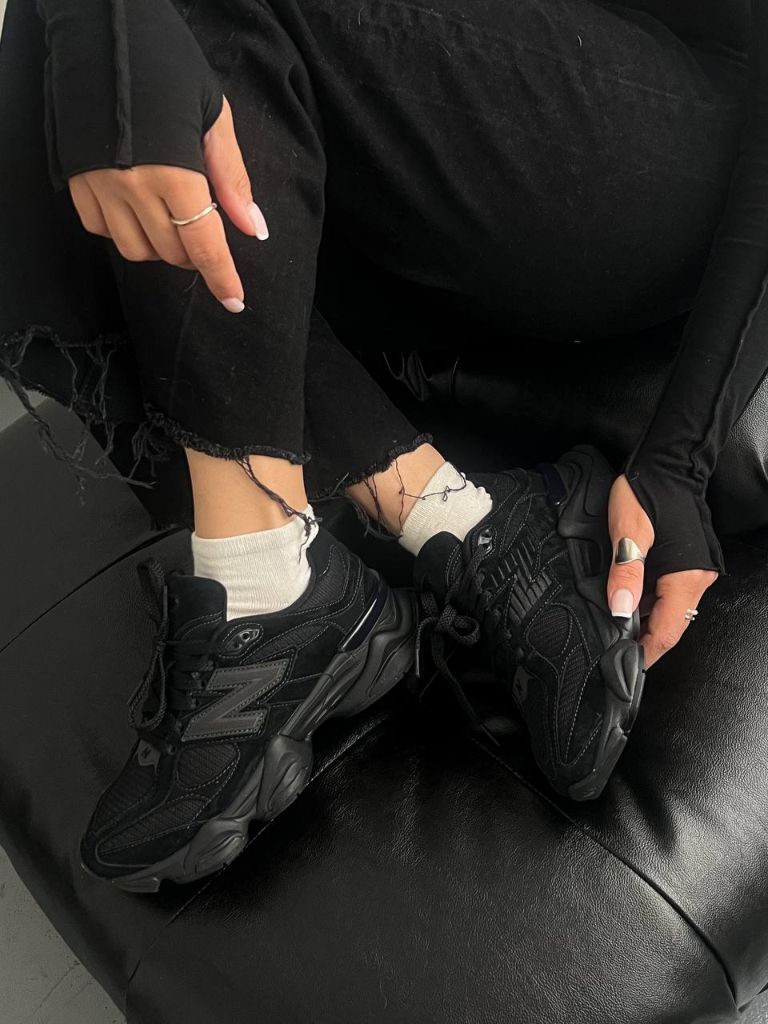 Кросівки чорні замшеві New Balance 9060 Full Black