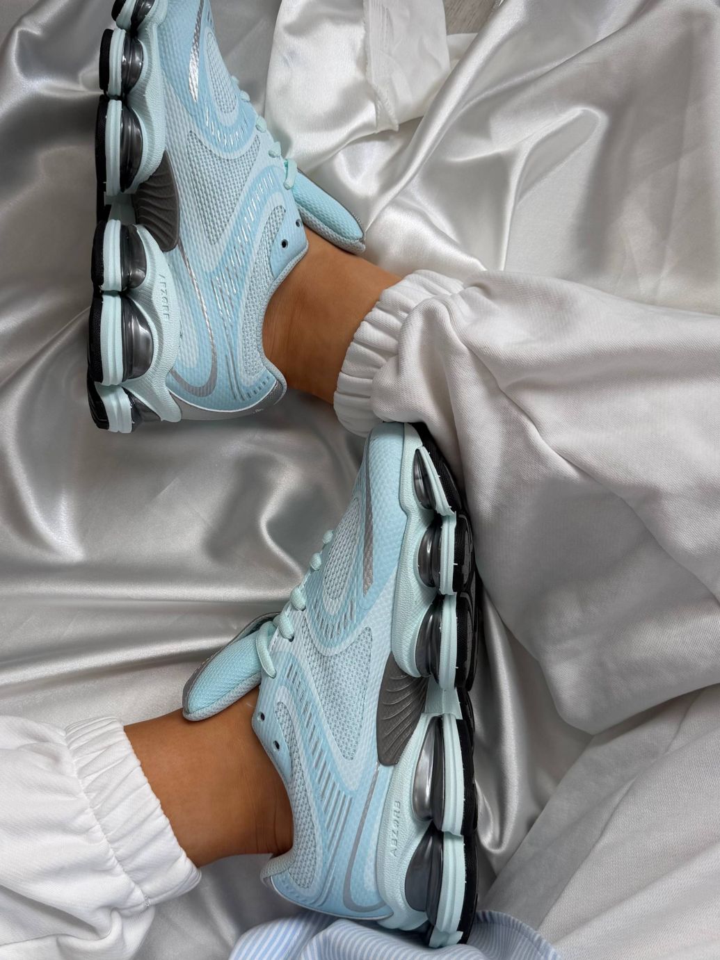 Кросівки м'ятні New Balance 2000 Light Blue Pastel 