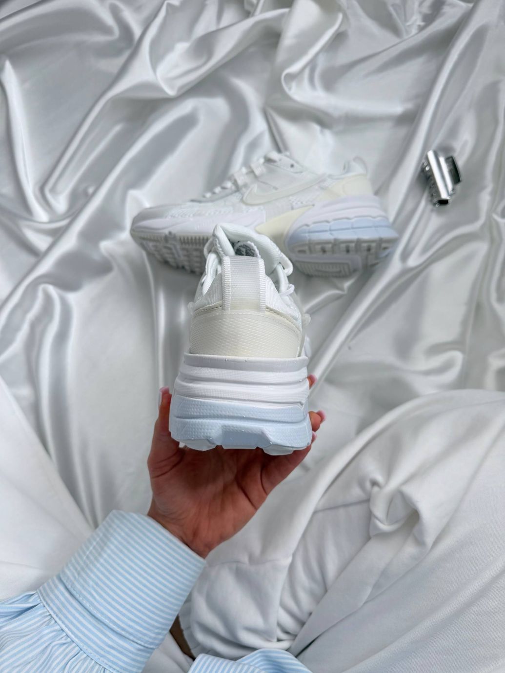 Кросівки білі Nike V2K Runtekk White Flowers 