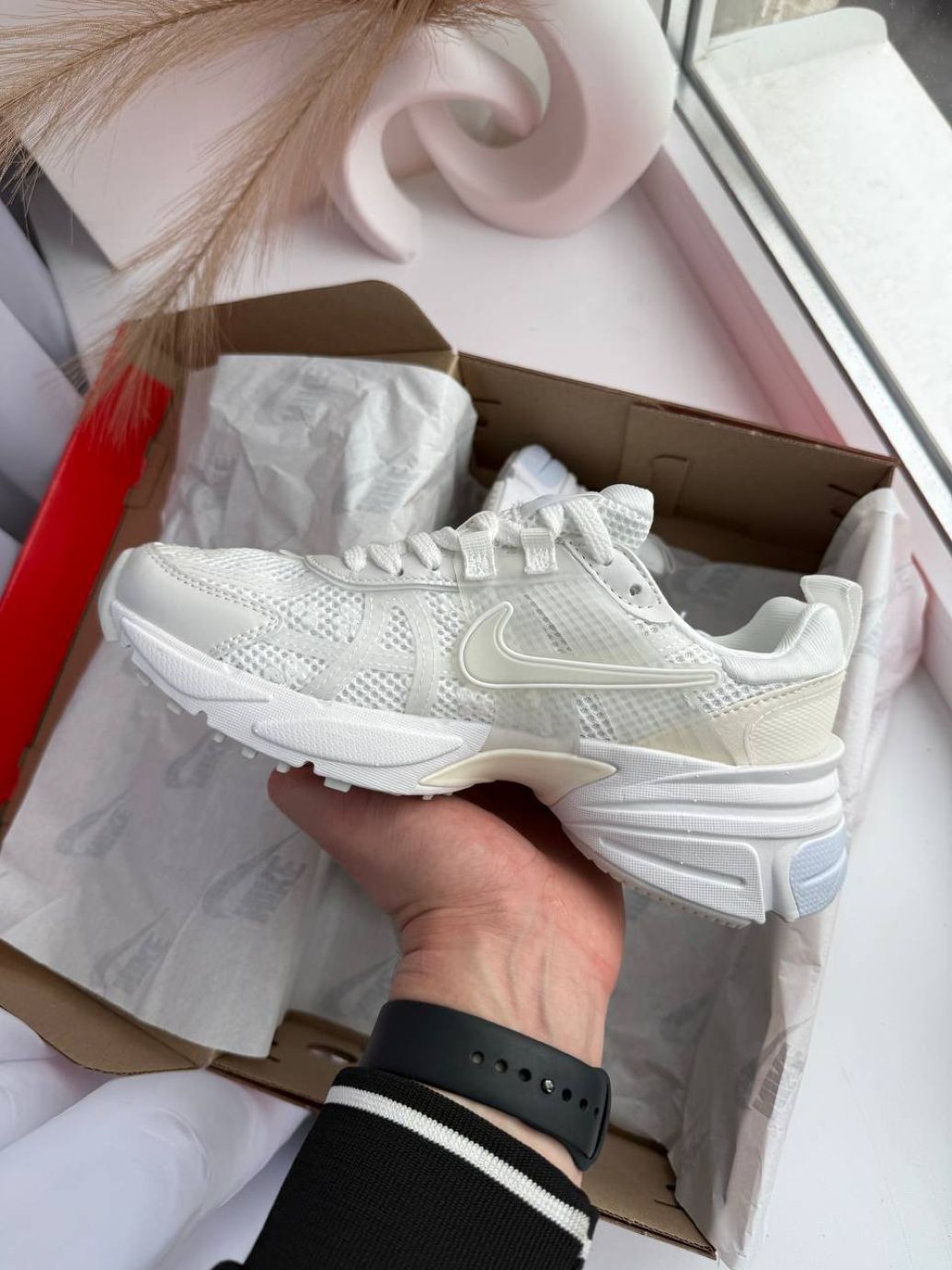 Кросівки білі Nike V2K Runtekk White Flowers 