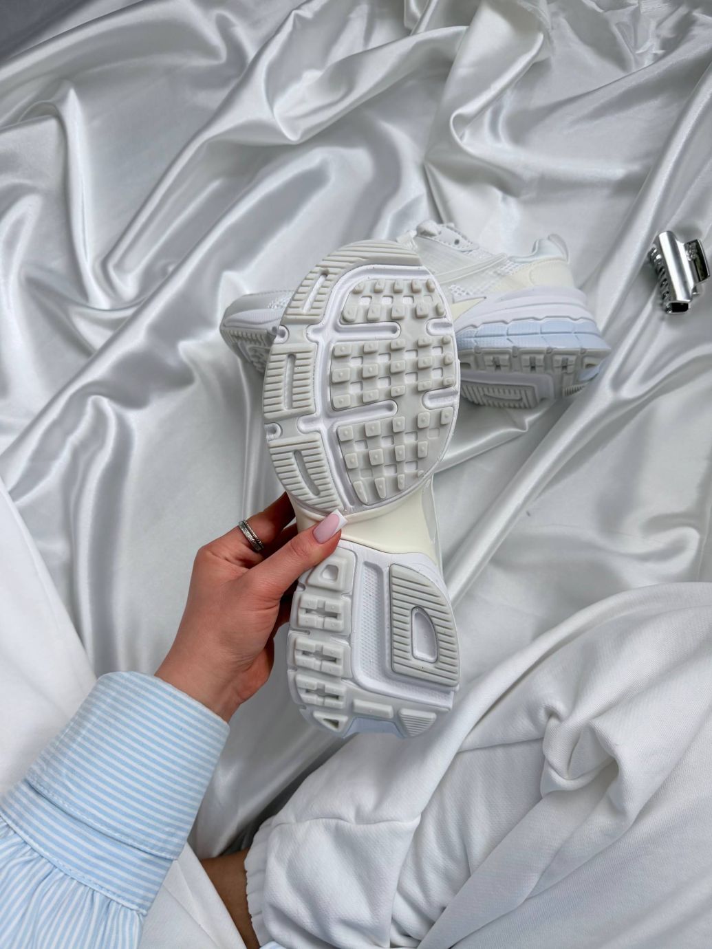 Кросівки білі Nike V2K Runtekk White Flowers 