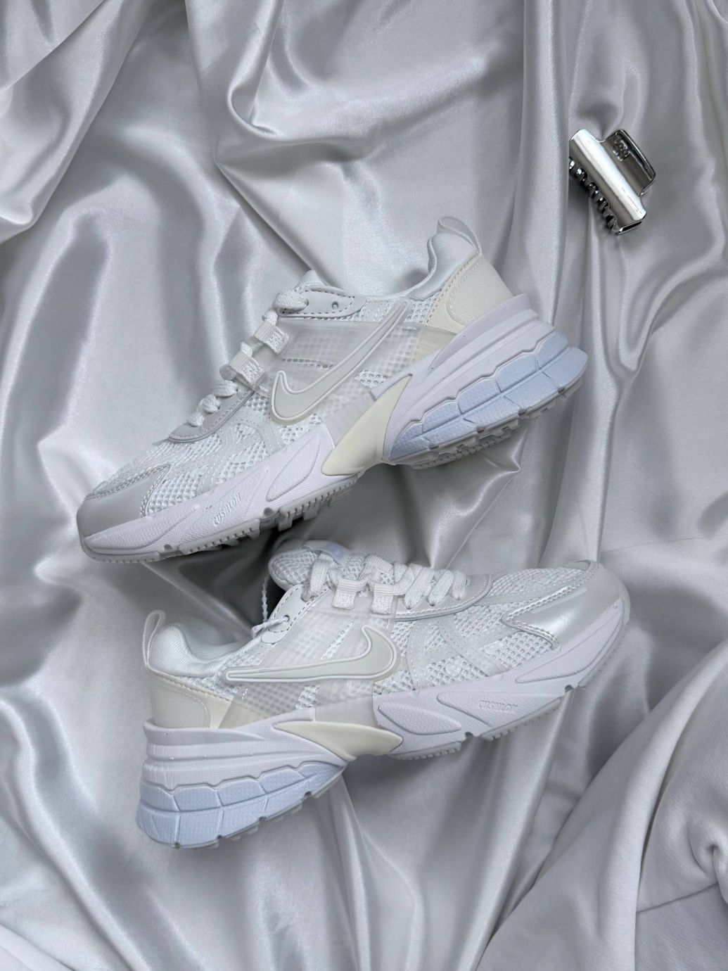 Кросівки білі Nike V2K Runtekk White Flowers 